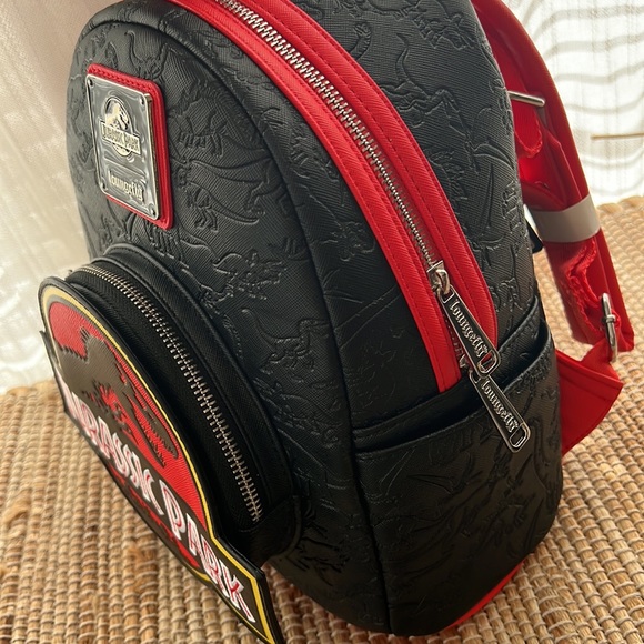 🖤♥️🦖 Jurassic Park Loungefly mini backpack with mosquito Amber zipper 90s bag - Picture 7 of 7